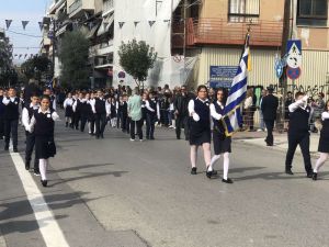 Η μαθητική παρέλαση της Κατερίνης για την 28η Οκτωβρίου σε εικόνες και βίντεο