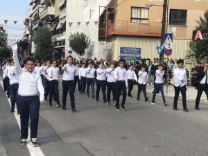 Η μαθητική παρέλαση της Κατερίνης για την 28η Οκτωβρίου σε εικόνες και βίντεο