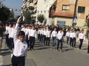 Η μαθητική παρέλαση της Κατερίνης για την 28η Οκτωβρίου σε εικόνες και βίντεο