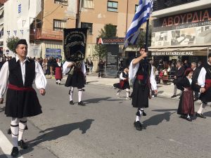 Η μαθητική παρέλαση της Κατερίνης για την 28η Οκτωβρίου σε εικόνες και βίντεο