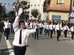 Η μαθητική παρέλαση της Κατερίνης για την 28η Οκτωβρίου σε εικόνες και βίντεο