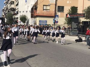 Η μαθητική παρέλαση της Κατερίνης για την 28η Οκτωβρίου σε εικόνες και βίντεο