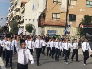 Η μαθητική παρέλαση της Κατερίνης για την 28η Οκτωβρίου σε εικόνες και βίντεο