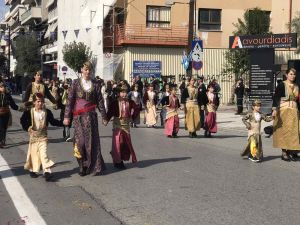 Η μαθητική παρέλαση της Κατερίνης για την 28η Οκτωβρίου σε εικόνες και βίντεο
