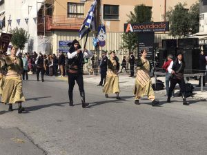 Η μαθητική παρέλαση της Κατερίνης για την 28η Οκτωβρίου σε εικόνες και βίντεο