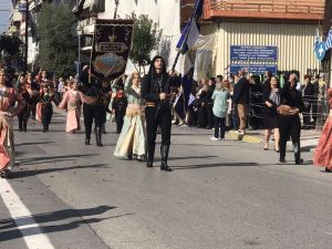 Η μαθητική παρέλαση της Κατερίνης για την 28η Οκτωβρίου σε εικόνες και βίντεο