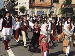 Η μαθητική παρέλαση της Κατερίνης για την 28η Οκτωβρίου σε εικόνες και βίντεο