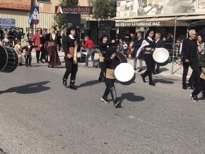 Η μαθητική παρέλαση της Κατερίνης για την 28η Οκτωβρίου σε εικόνες και βίντεο
