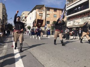 Η μαθητική παρέλαση της Κατερίνης για την 28η Οκτωβρίου σε εικόνες και βίντεο