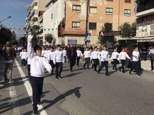 Η μαθητική παρέλαση της Κατερίνης για την 28η Οκτωβρίου σε εικόνες και βίντεο