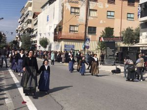 Η μαθητική παρέλαση της Κατερίνης για την 28η Οκτωβρίου σε εικόνες και βίντεο