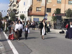 Η μαθητική παρέλαση της Κατερίνης για την 28η Οκτωβρίου σε εικόνες και βίντεο