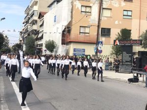 Η μαθητική παρέλαση της Κατερίνης για την 28η Οκτωβρίου σε εικόνες και βίντεο