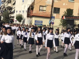Η μαθητική παρέλαση της Κατερίνης για την 28η Οκτωβρίου σε εικόνες και βίντεο