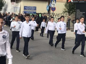 Η μαθητική παρέλαση της Κατερίνης για την 28η Οκτωβρίου σε εικόνες και βίντεο