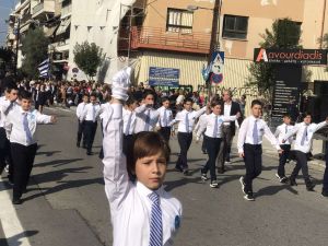 Η μαθητική παρέλαση της Κατερίνης για την 28η Οκτωβρίου σε εικόνες και βίντεο