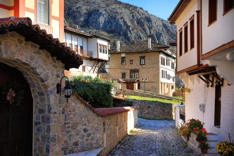 Ημερήσιες εκδρομές με βάση την Κατερίνη – Καστοριά Ημερήσιες εκδρομές με βάση την Κατερίνη – Καστοριά