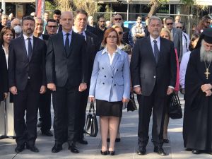 – Κατάθεση Στεφάνων