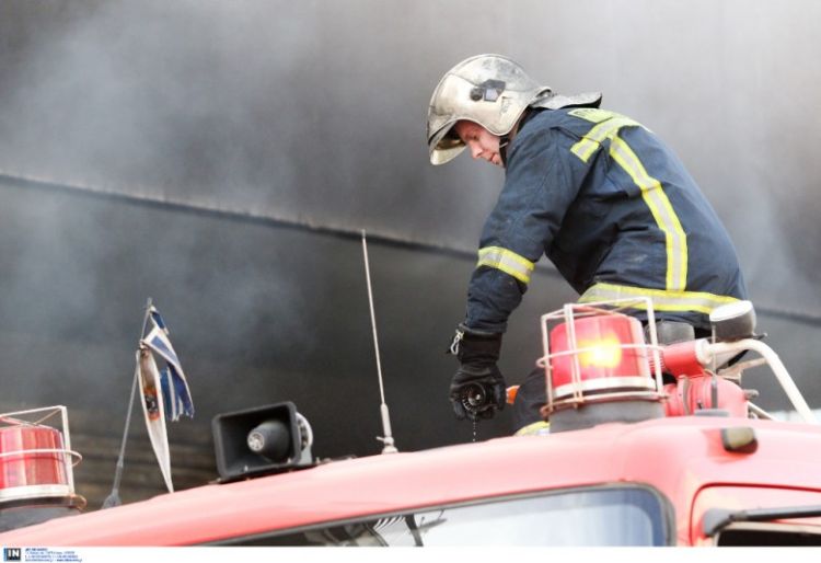 Πιερία: Φωτιά σε τράκτορα νταλίκας στην ΠΑΘΕ στο ρεύμα προς Θεσσαλονίκη – Έκλεισε ο δρόμος