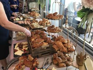 Στην Παραλία Κατερίνης η βάφτιση της μικρής Ελένης Στην Παραλία Κατερίνης η βάφτιση της μικρής Ελένης