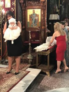 Στην Παραλία Κατερίνης η βάφτιση της μικρής Ελένης Στην Παραλία Κατερίνης η βάφτιση της μικρής Ελένης