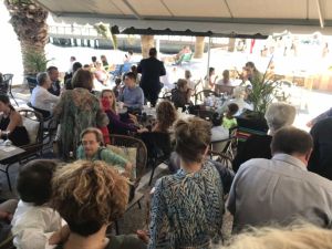 Στην Παραλία Κατερίνης η βάφτιση της μικρής Ελένης Στην Παραλία Κατερίνης η βάφτιση της μικρής Ελένης