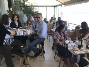 Στην Παραλία Κατερίνης η βάφτιση της μικρής Ελένης Στην Παραλία Κατερίνης η βάφτιση της μικρής Ελένης