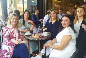 Τον προστάτη του Άγιο Διονύσιο τον Αρεοπαγίτη