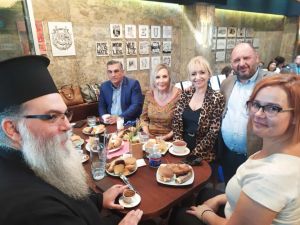 Τον προστάτη του Άγιο Διονύσιο τον Αρεοπαγίτη