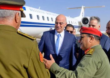 «Γεια σας και αντίο»: Το Politico για το επεισόδιο με τον Δένδια στη Λιβύη