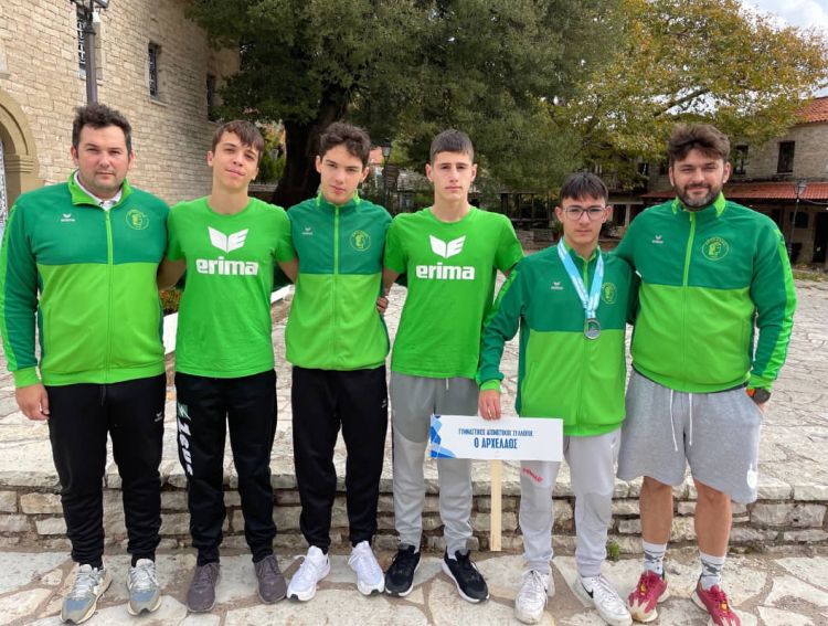 Εντυπωσιακές επιδόσεις από το τμήμα κολύμβησης του Αρχέλαου Κατερίνης στο χειμερινό κύπελλο κολύμβησης