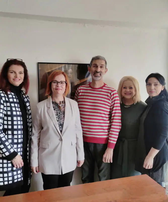 Επίσκεψη Δ.Σ. της Εστίας Πιερίδων Μουσών στη βουλευτή Πιερίας Ελισσάβετ Σκούφα Επίσκεψη Δ.Σ. της Εστίας Πιερίδων Μουσών στη βουλευτή Πιερίας Ελισσάβετ Σκούφα