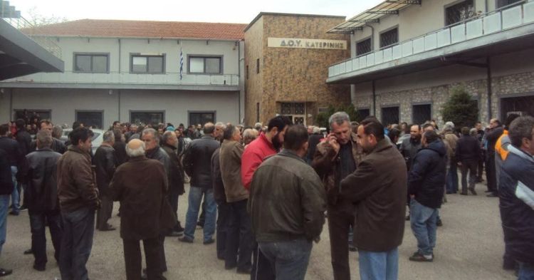 Η Εφορία αλλάζει: Μια ΔΟΥ για κάθε πολίτη, βάσει Ταχυδρομικού Κώδικα – Δείτε σε ποια ανήκετε (πίνακες)