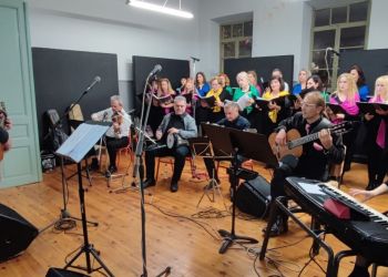 Μελωδικό ταξίδι στο ελληνικό πεντάγραμμο από τη Χορωδία του Συλλόγου Εκπαιδευτικών Α/θμιας Εκπ/σης Πιερίας