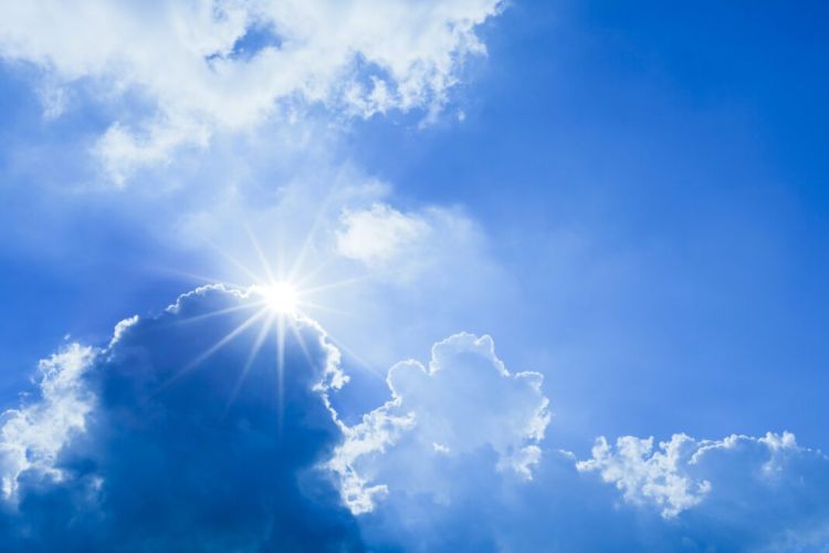 Ο Καιρός σήμερα: Γενικά αίθριος για σήμερα Πέμπτη, με λίγες τοπικές νεφώσεις