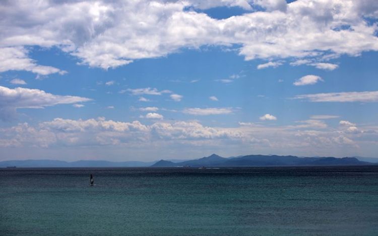 Ο Καιρός σήμερα: Γενικά αίθριος με λίγες πρόσκαιρες νεφώσεις Ο Καιρός σήμερα: Γενικά αίθριος με λίγες πρόσκαιρες νεφώσεις