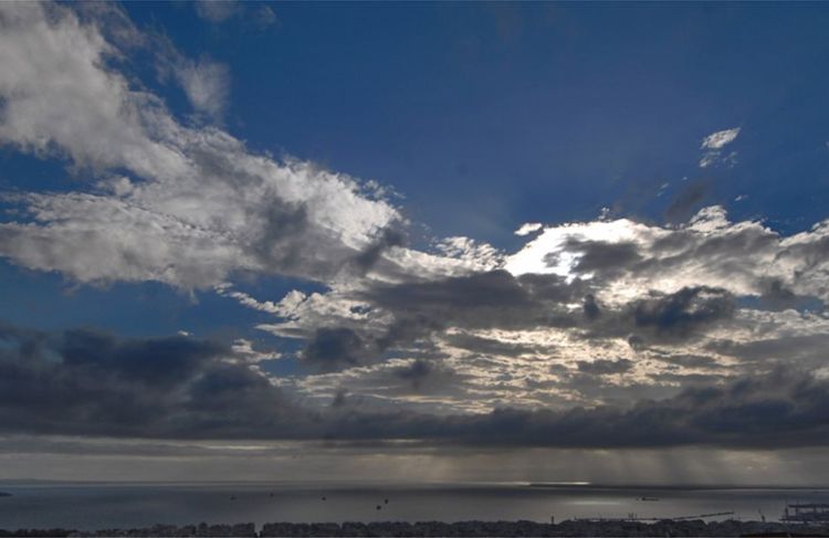 Ο Καιρός σήμερα: Λίγες νεφώσεις και μετά το μεσημέρι ασθενείς τοπικές βροχές Ο Καιρός σήμερα: Λίγες νεφώσεις και μετά το μεσημέρι ασθενείς τοπικές βροχές