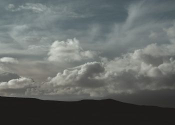 Ο Καιρός σήμερα: Λίγες νεφώσεις κατά τόπους αυξημένες