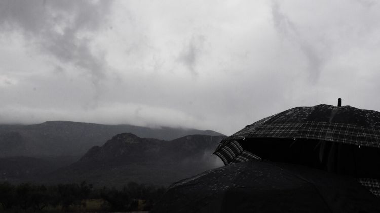 Ο Καιρός σήμερα: Νεφώσεις με τοπικές βροχές και τοπικές χιονοπτώσεις στα ορεινά