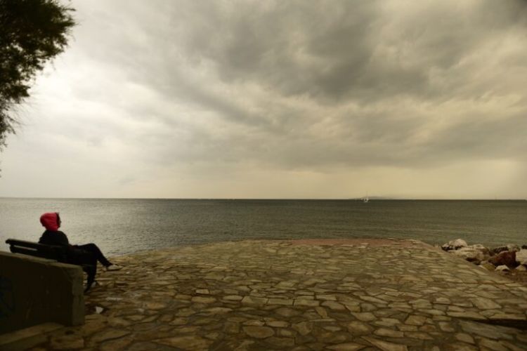 Ο Καιρός σήμερα: Νεφώσεις παροδικά αυξημένες με τοπικές βροχές και σποραδικές καταιγίδες