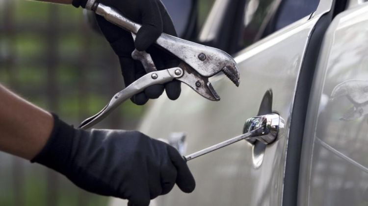 Πιερία: 19χρονος διέρρηξε όχημα και έκανε αναλήψεις με τις τραπεζικές κάρτες που βρήκε Πιερία: 19χρονος διέρρηξε όχημα και έκανε αναλήψεις με τις τραπεζικές κάρτες που βρήκε