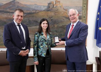 Στον Πρόεδρο της Βουλής η αριστεύσασα των φετινών Πανελλαδικών Εξετάσεων