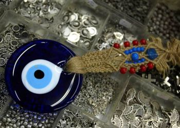 Τουλάχιστον 1 δισ. άνθρωποι πιστεύουν ακόμα στο «μάτι» στις κατάρες και στη μαγεία