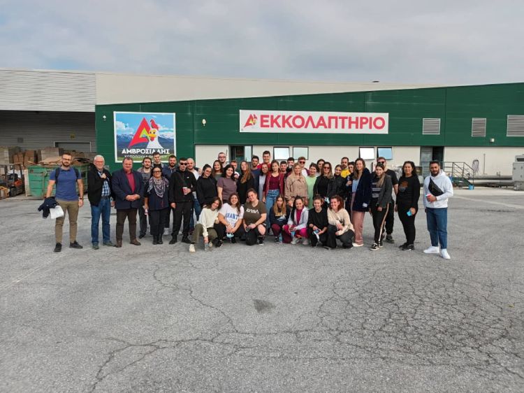 Φοιτητές και καθηγητές του πανεπιστημίου Θεσσαλίας επισκέφτηκαν την «Αμβροσιάδης Κοτόπουλα Ολύμπου» Φοιτητές και καθηγητές του πανεπιστημίου Θεσσαλίας επισκέφτηκαν την «Αμβροσιάδης Κοτόπουλα Ολύμπου»