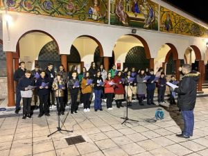 Γιορτινή ατμόσφαιρα στο Μητροπολιτικό Μέγαρο Κατερίνης με το άναμμα του Χριστουγεννιάτικου Δένδρου