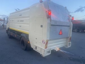 Δήμος Δίου Ολύμπου: Ενίσχυση του στόλου καθαριότητας με νέο καδοπλυντήριο όχημα