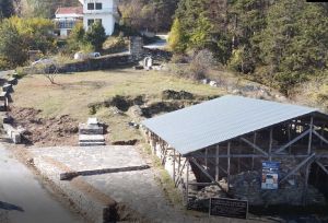 Δήμος Κατερίνης – Άνω Μηλιά: Ήπιες παρεμβάσεις για την αισθητική – λειτουργική αναβάθμιση στον περίβολο του Πύργου των Λαζαίων