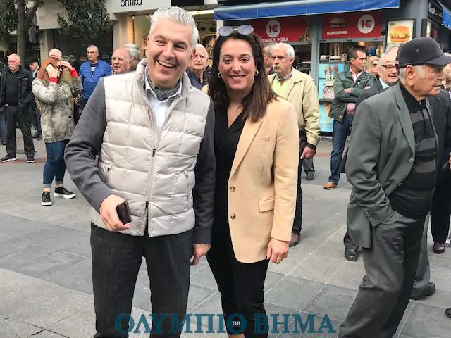 Περιμένοντας τον πρωθυπουργό Κυριάκο Μητσοτάκη Κυριάκος Μητσοτάκης στην Κατερίνη (εικόνες + βίντεο)