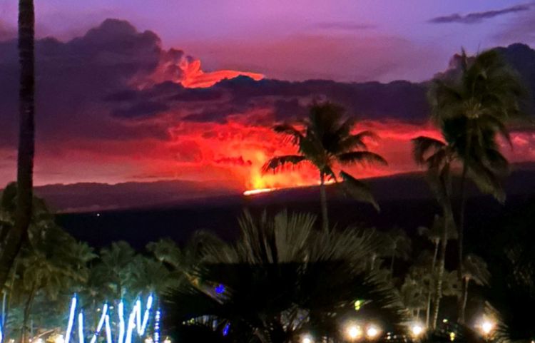 Μάουνα Λόα: Το Μεγαλύτερο Ηφαίστειο Του Κόσμου Ξύπνησε Έπειτα Από 48 Χρόνια