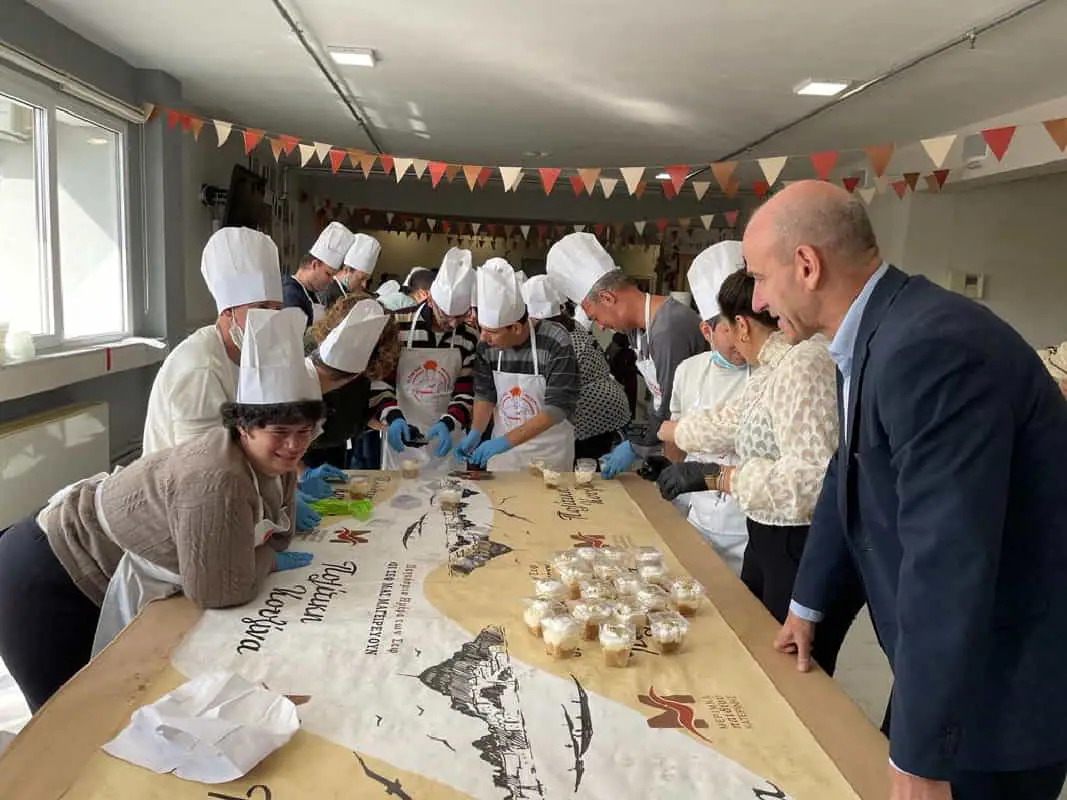 Με τους «σεφ» της Μέριμνας ο Μπαραλιάκος με την σύζυγό του «Παγκόσμια Ημέρα των Σεφ» στη